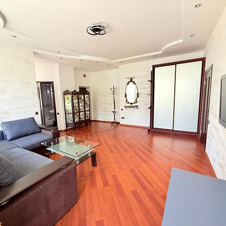 светлая квартира Apartment Одеса Екстериор снимка